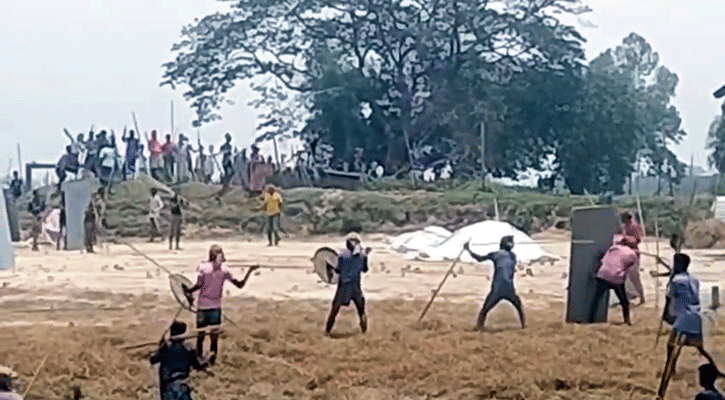 খড় খেয়েছে গরু, তিন ঘণ্টার সংঘর্ষে আহত ৪০