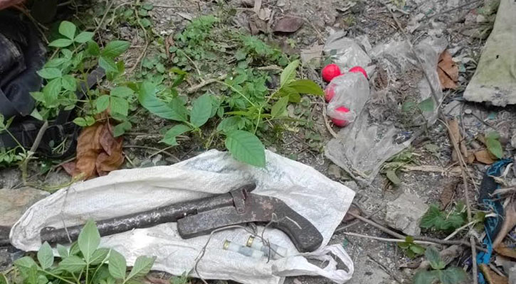 আশুলিয়ায় পরিত্যক্ত স্কুলব্যাগে মিলল পিস্তল-বোমা