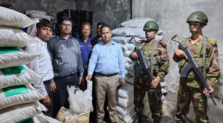 বগুড়ায় ৫ হাজার কেজি  নিষিদ্ধ পলিথিন জব্দ