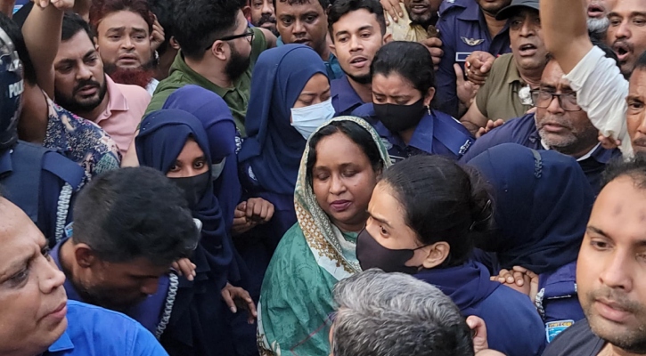 ভোরের আলো ফোটার পর থানায় নেওয়া হলো সাবেক মেয়র আইভীকে
