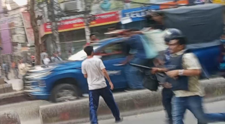 পুলিশের গাড়ির পিছু পিছু আইভীর অনুসারীদের মিছিল, করা হলো ছত্রভঙ্গ