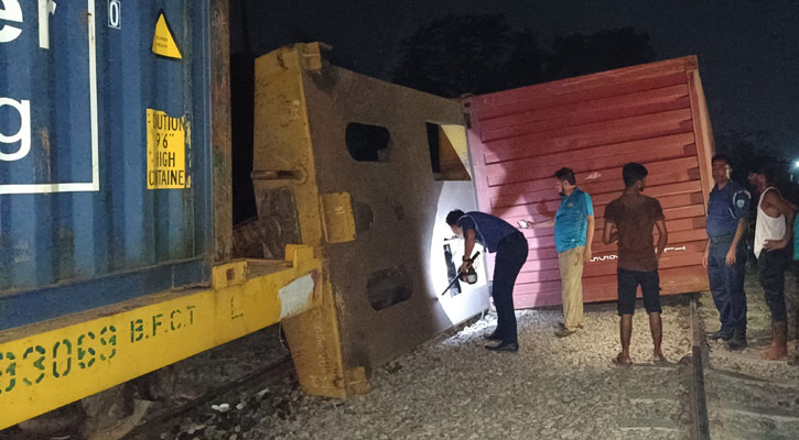 ব্রাহ্মণবাড়িয়ায় ট্রেন লাইনচ্যুত, ঢাকার সঙ্গে চট্টগ্রাম-সিলেটের রেল যোগাযোগ বন্ধ