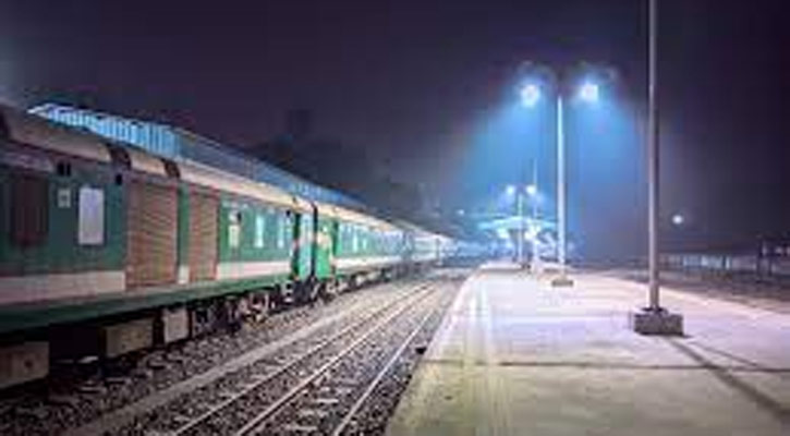 পার্বতীপুরে চলন্ত ট্রেনে কন্যা সন্তানের জন্ম