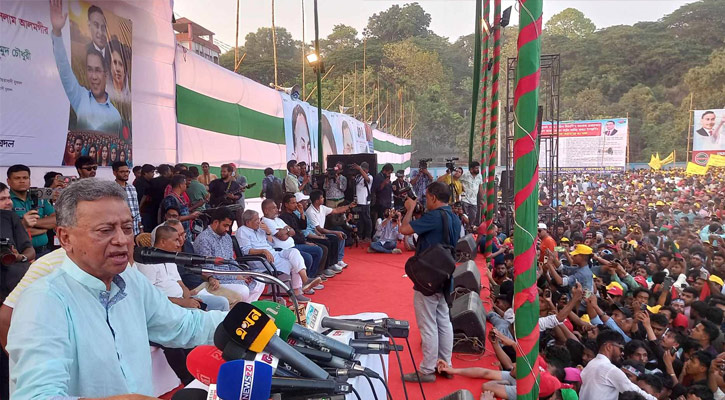 গণতন্ত্রের পথ যাতে রুদ্ধ না হয়, সবাইকে সজাগ থাকতে হবে: আমির খসরু