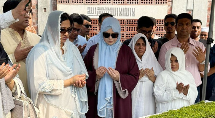 কোকোর কবর জিয়ারত করলেন ডা. জোবাইদা রহমান