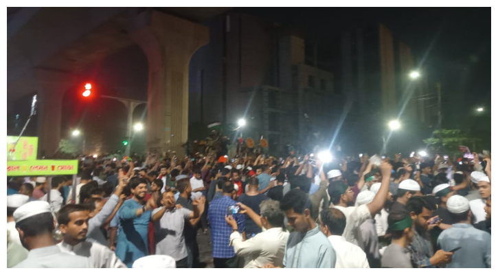 আ. লীগের কার্যক্রম নিষিদ্ধ, উল্লাসে ফেটে পড়লেন বিক্ষোভকারীরা