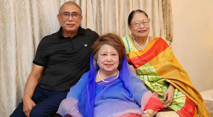পারিবারিক আবহে হাস্যোজ্জ্বল খালেদা জিয়া