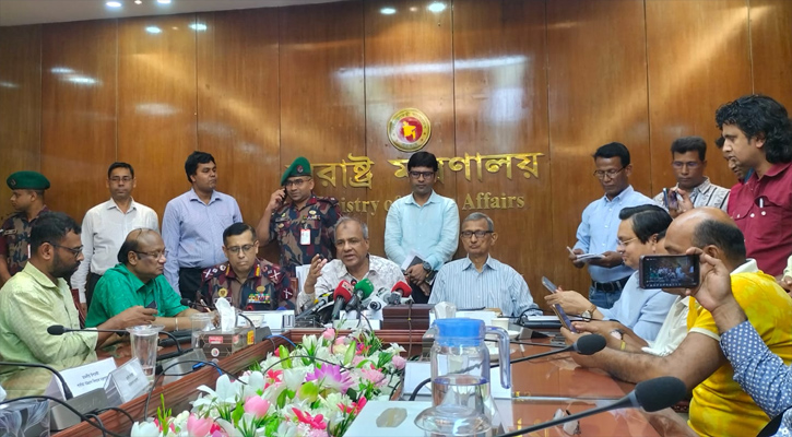 র‌্যাব পুনর্গঠন করা হবে, পুলিশের হাতে মারণাস্ত্র থাকবে না: স্বরাষ্ট্র উপদেষ্টা