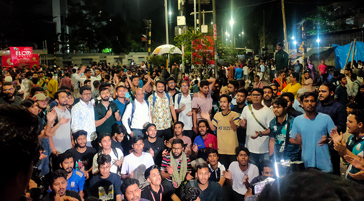 আন্দোলন চালিয়ে যাওয়ার ঘোষণা জবি শিক্ষার্থীদের