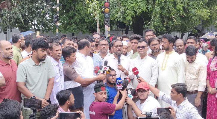দাবি না মানা পর্যন্ত পিছিয়ে যাওয়ার সুযোগ নেই: জবি অধ্যাপক রইছ উদ্দিন