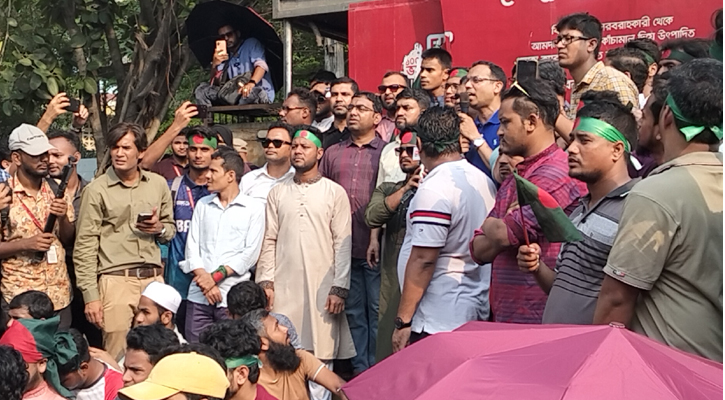 যেসব জায়গায় গণজমায়েত নিষিদ্ধ, সেখানেই হচ্ছে বেশি