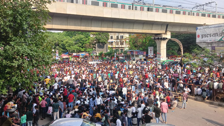 সাম্য হত্যার বিচারের দাবিতে শাহবাগ অবরোধ, যান চলাচল বন্ধ 