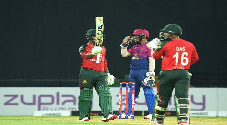 শেষ ওভারের নাটকীয়তায় বাংলাদেশকে হারাল আমিরাত