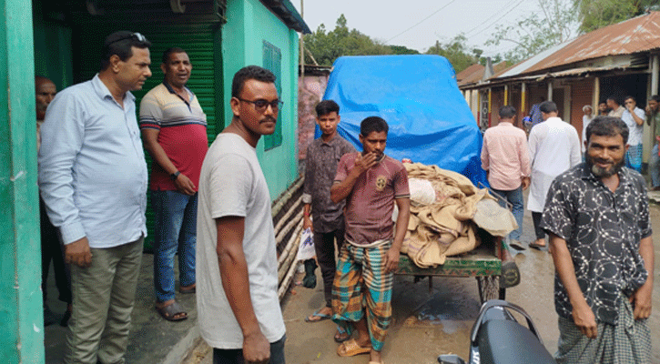 গাইবান্ধায় ওএমএসের ১৭ বস্তা চালসহ আ.লীগ নেতা আটক