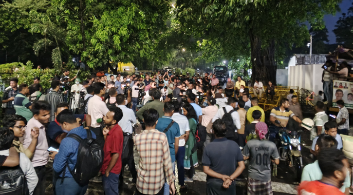 কাকরাইলে ইশরাক সমর্থকদের অবস্থান, সতর্ক অবস্থানে পুলিশ-বিজিবি