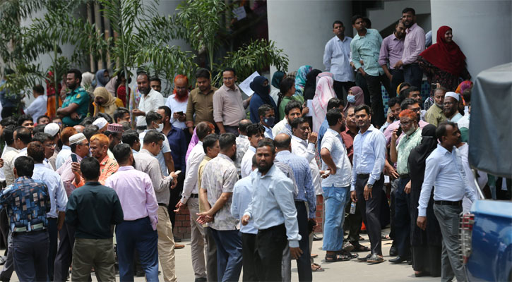 কঠোর নিরাপত্তার মধ্যেও বিক্ষোভে উত্তাল সচিবালয়