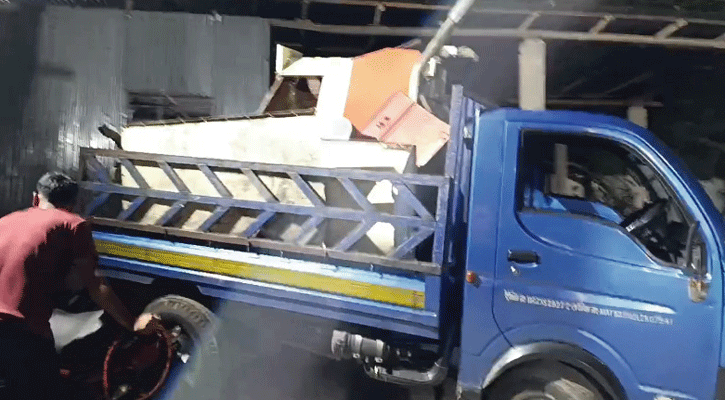 ২১ লাখের সরকারি ধান কাটার মেশিন ২ লাখে ভাঙারি দোকানে