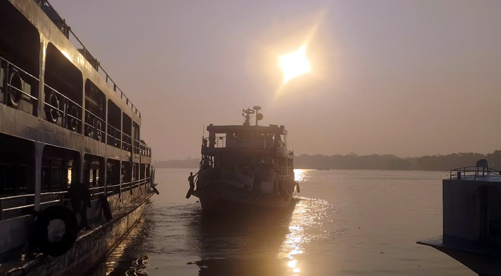 বৈরী আবহাওয়া, বরিশাল থেকে অভ্যন্তরীণ রুটের লঞ্চ চলাচল বন্ধ
