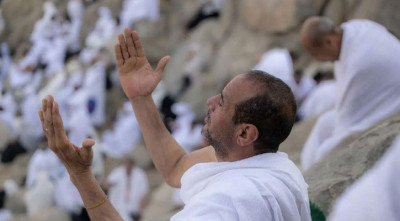 আরাফার ময়দানে ইবাদত-বন্দেগিতে মশগুল বাংলাদেশি হাজিরা