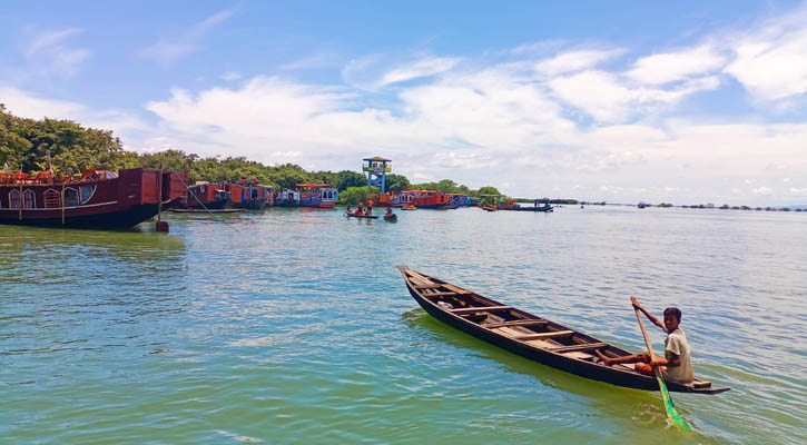 টাঙ্গুয়ার হাওরের ওয়াচ টাওয়ার এলাকায় হাউজবোটের গমনাগমন স্থগিত