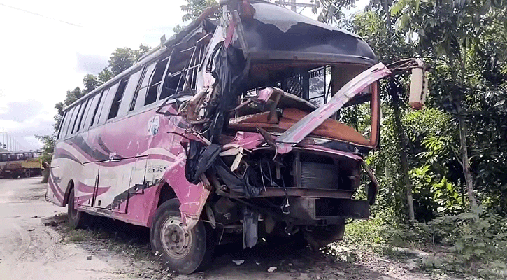 এক্সপ্রেসওয়ের শিবচরে বাস-কাভার্ডভ্যানের সংঘর্ষে আহত ১০ 