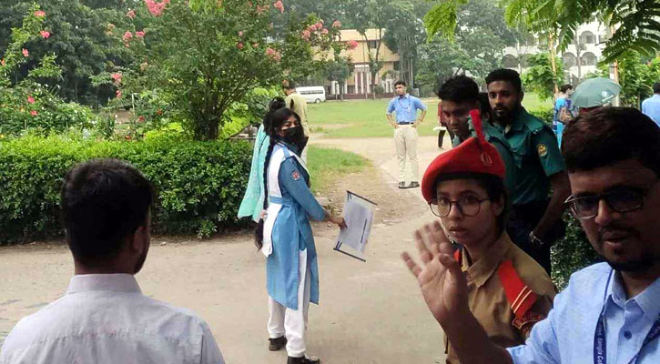 পরীক্ষা দিচ্ছেন সেই আনিসা 