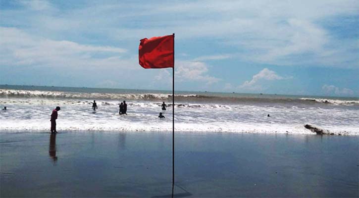 নদীবন্দরে এক, সমুদ্রবন্দরে তিন নম্বর সংকেত