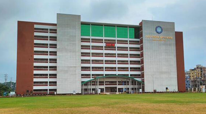 সেনা পাবলিক স্কুল ও কলেজে চাকরি