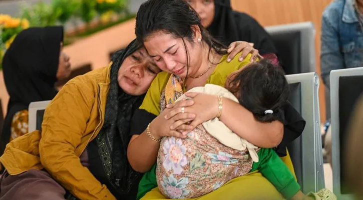 বালি উপকূলে ফেরি ডুবে ৫ জনের প্রাণহানি, অনেকে নিখোঁজ