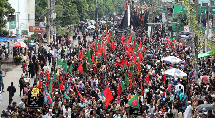 তাজিয়া মিছিলে ‘হায় হোসেন’ ধ্বনিতে মাতম