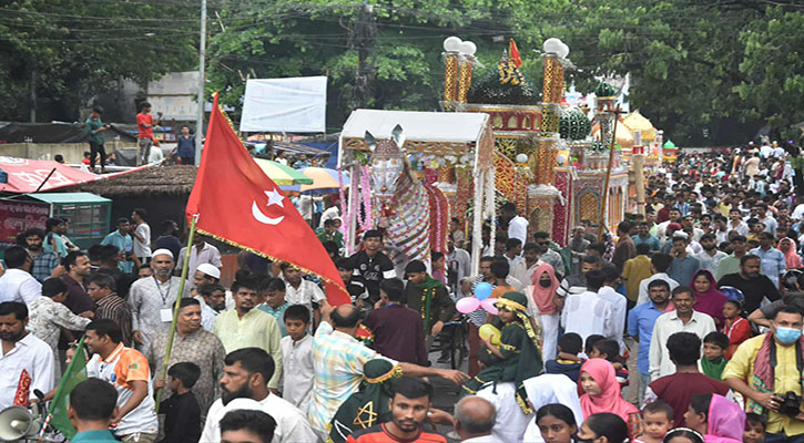 বর্ণাঢ্য তাজিয়া মিছিল চট্টগ্রামে