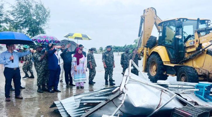 পতেঙ্গা সৈকতের অবৈধ দোকান উচ্ছেদ