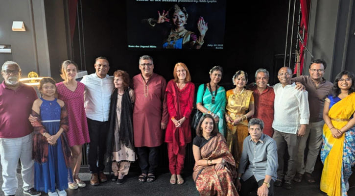 জার্মানিতে নৃত্যানুষ্ঠান ‘কালার অব সিক্স সিজন’