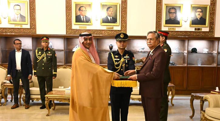 রাষ্ট্রপতির কাছে সৌদি রাষ্ট্রদূতের পরিচয়পত্র পেশ