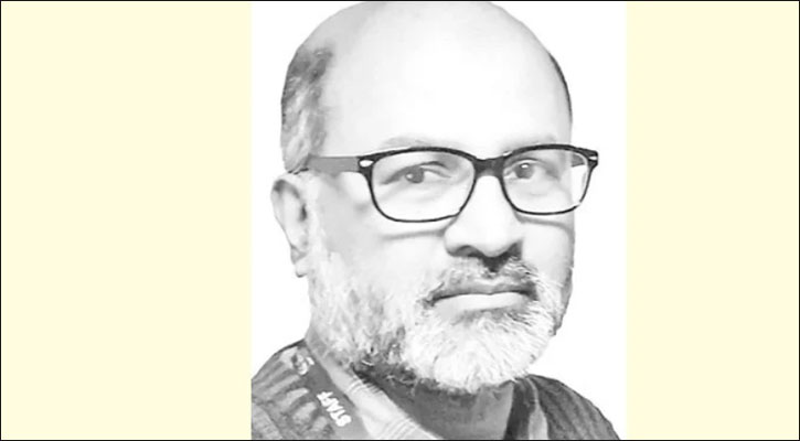 আমলাতন্ত্রের ছায়াতলে আমজনতা