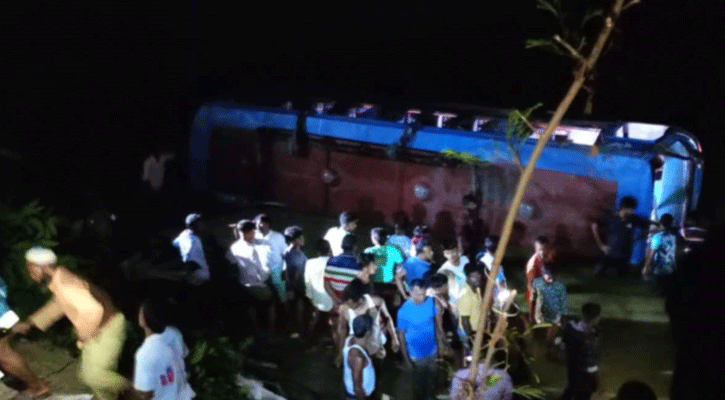 বৌভাতের দাওয়াত খেয়ে ফেরার পথে বাস পুকুরে: নিহত বেড়ে ৩ 