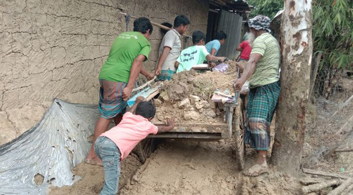 ক্ষেতলালের বাশথুপী গ্রামে রাস্তা নির্মাণে পাশে দাঁড়াল বসুন্ধরা শুভসংঘ