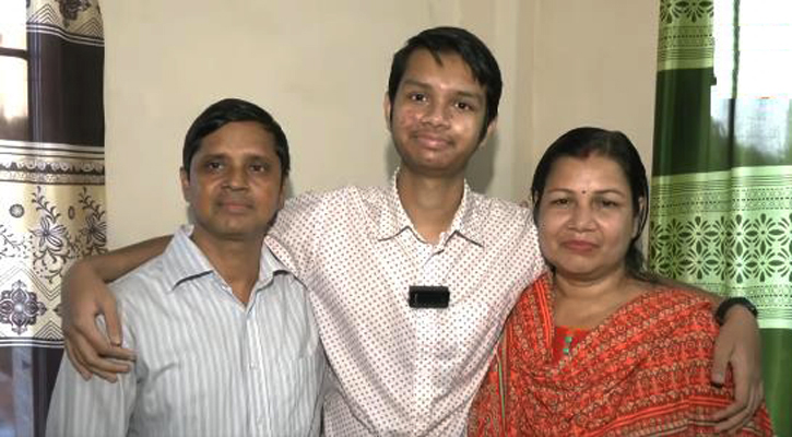এসএসসিতে দেশসেরা নিবিড়, যে স্মৃতি কাঁদাল মা-বাবাকে 