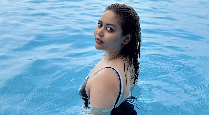 ভারাক্রান্ত মন হালকা হয় অল্প অশ্রু ঝরালে: ভাবনা