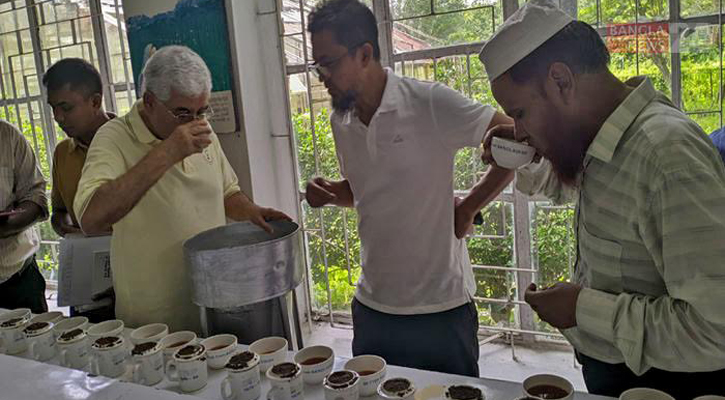বাংলাদেশ চা গবেষণা ইনস্টিটিউটে ‘টি টেস্টিং’