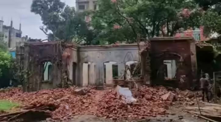 সত্যজিতের পূর্বপুরুষের বাড়ি না ভাঙার আহ্বান ভারতের