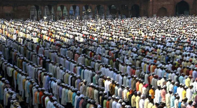 নামাজে কাতার সোজা করতে হয় কেন