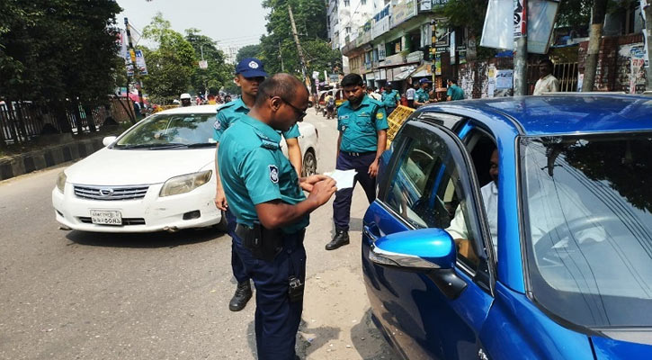 রাজধানীতে ট্রাফিক আইন লঙ্ঘনে ১৩৫৬ মামলা