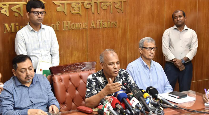 গোপালগঞ্জের ঘটনায় গণগ্রেপ্তার হচ্ছে না: স্বরাষ্ট্র উপদেষ্টা
