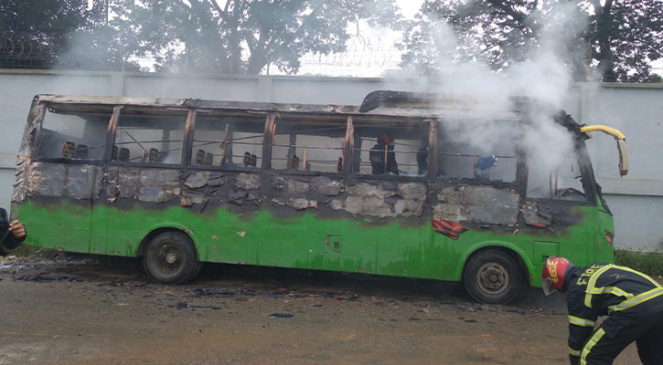 পল্লবীতে পার্কিং করা বাসে আগুন