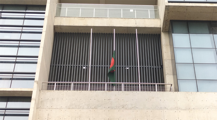 বিমান দুর্ঘটনায় সচিবালয়ে পালিত হচ্ছে শোক