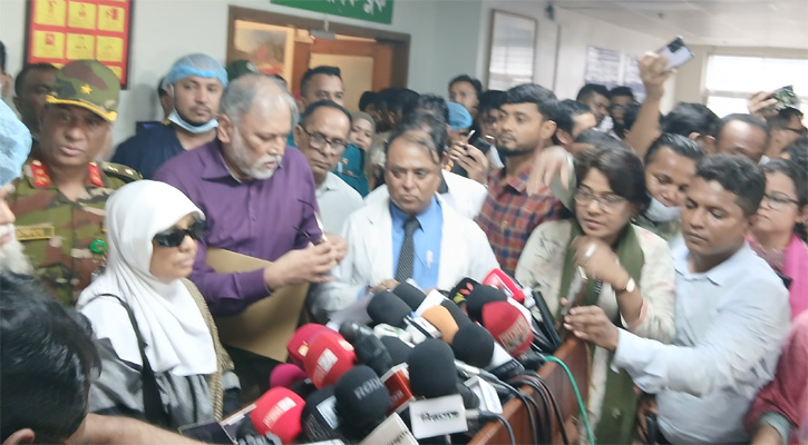 রাতে সিঙ্গাপুর থেকে চিকিৎসকরা আসছেন