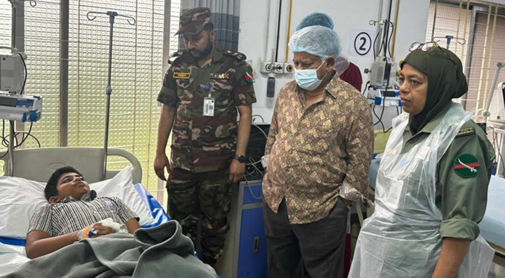 দগ্ধ-আহতদের চিকিৎসায় সিঙ্গাপুর থেকে চিকিৎসক আনা হয়েছে: শ্রম উপদেষ্টা