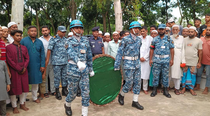 মাইলস্টোনের শিক্ষিকা মাসুকার কবরে বিমানবাহিনীর শ্রদ্ধা