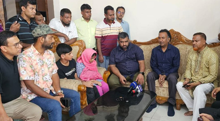 তারেক রহমানের নির্দেশে মাইলস্টোনে নিহত অভিভাবক রজনীর পরিবারের পাশে বিএনপি